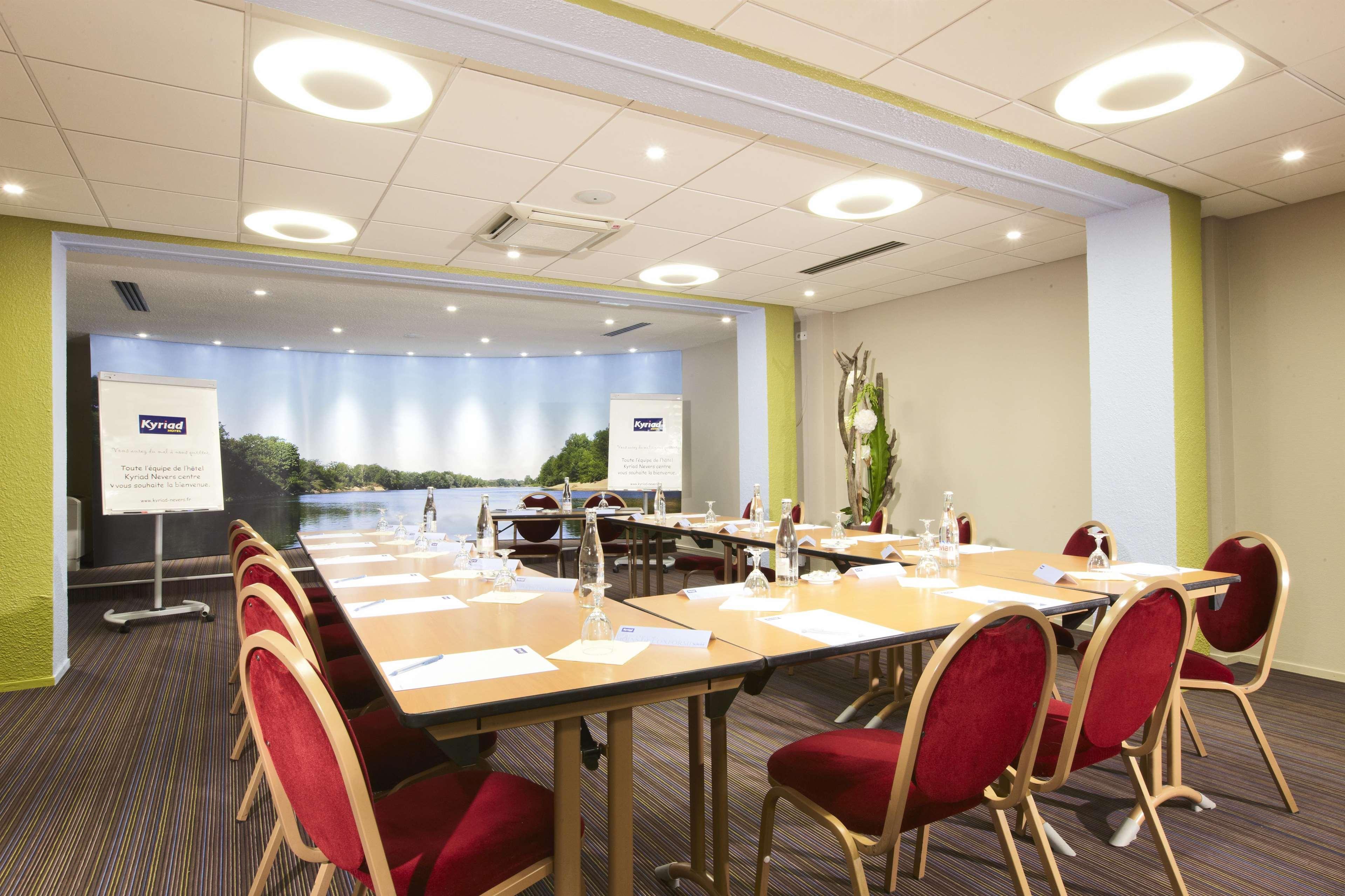 Kyriad Hotel Nevers Centre Zewnętrze zdjęcie