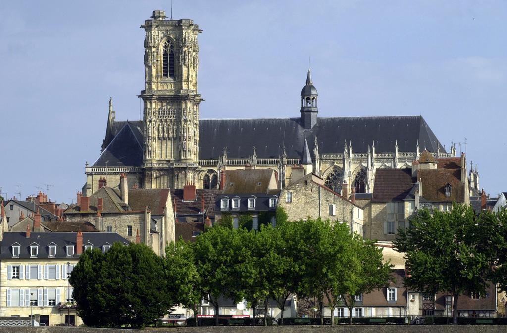 Kyriad Hotel Nevers Centre Zewnętrze zdjęcie